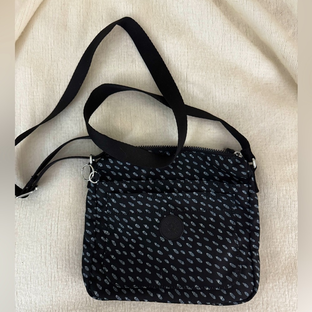 Kipling crossbody purse - travel purse - excellent condition - navy blue